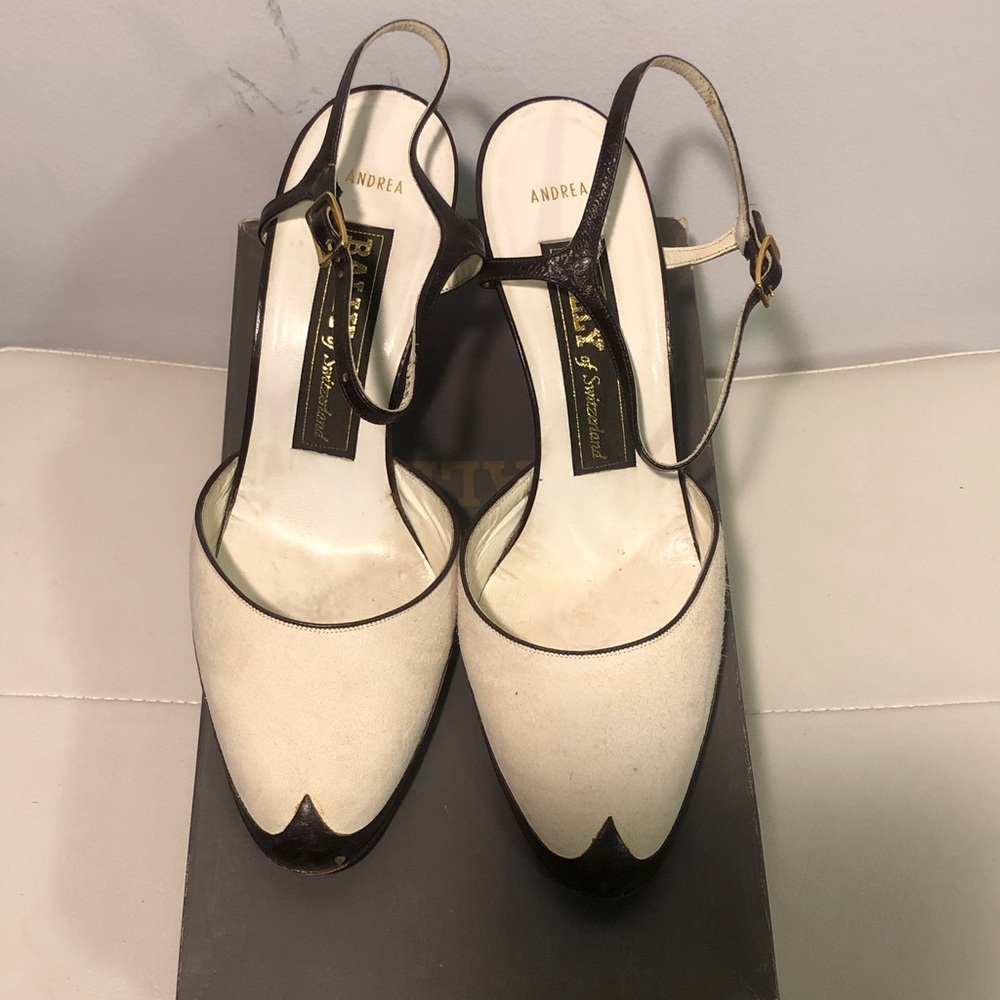 Vintage Bally Pumps in Bone Suede & Brown Kid leather w/Ankle Strap. Sz 7 1/2
